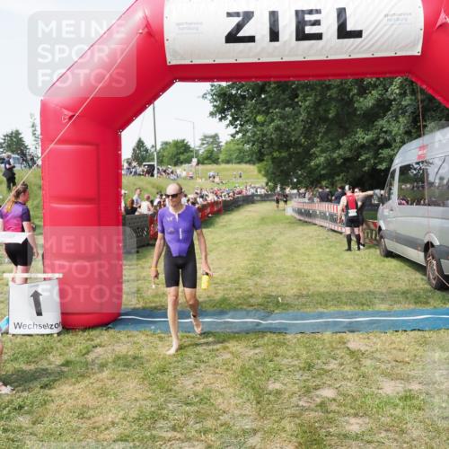 21.06.2025 - 27. Vierlanden-Triathlon MichiJ http://msf.ph/oto/8000611 15.06.2026 11:25:08 Ziel 194, 609 meine-sportfotos.de