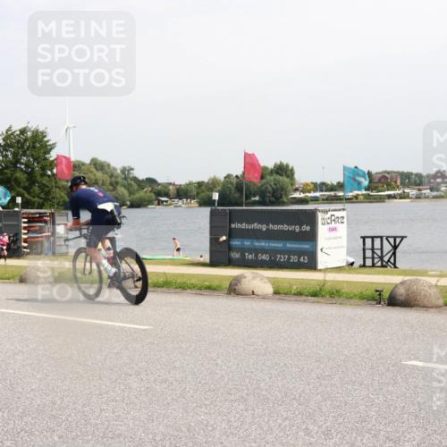 21.06.2025 - 27. Vierlanden-Triathlon H.Heesch http://msf.ph/oto/8000612 15.06.2025 11:41:31 Radfahren 705 meine-sportfotos.de