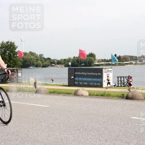 21.06.2025 - 27. Vierlanden-Triathlon H.Heesch http://msf.ph/oto/8000618 15.06.2025 11:41:43 Radfahren 657 meine-sportfotos.de