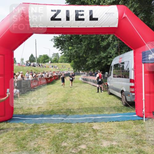 21.06.2025 - 27. Vierlanden-Triathlon MichiJ http://msf.ph/oto/8000631 15.06.2026 11:25:16 Ziel 545, 587 meine-sportfotos.de