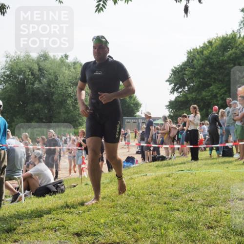 15.06.2025 - 27. Vierlanden-Triathlon KatJ http://msf.ph/oto/8000634 15.06.2025 09:57:16 Schwimmen 263, 296, 343, 1399 meine-sportfotos.de