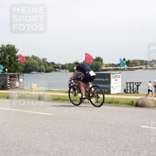 21.06.2025 - 27. Vierlanden-Triathlon H.Heesch http://msf.ph/oto/8000648 15.06.2025 11:41:54 Radfahren 646, 701 meine-sportfotos.de