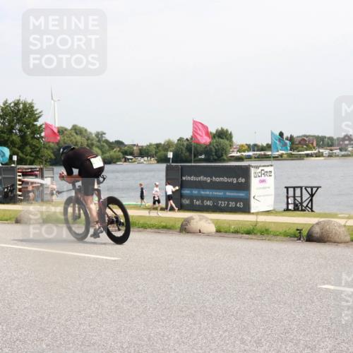 21.06.2025 - 27. Vierlanden-Triathlon H.Heesch http://msf.ph/oto/8000667 15.06.2025 11:42:04 Radfahren 937 meine-sportfotos.de