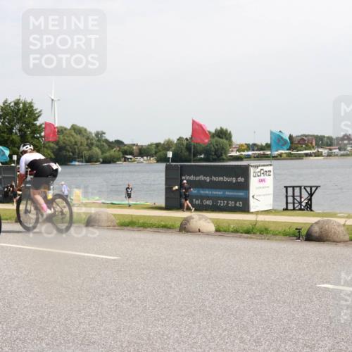 21.06.2025 - 27. Vierlanden-Triathlon H.Heesch http://msf.ph/oto/8000689 15.06.2025 11:42:20 Radfahren 250, 702 meine-sportfotos.de