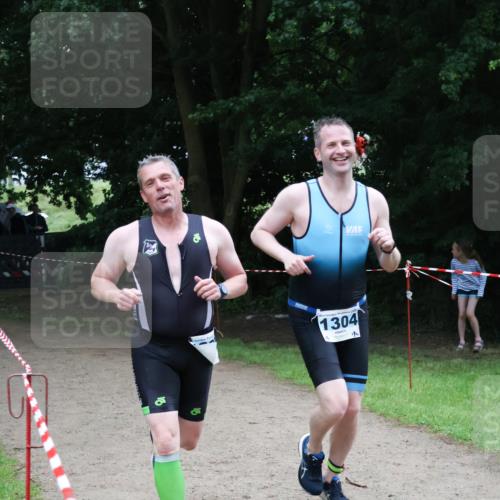 21.06.2025 - 27. Vierlanden-Triathlon Lena Gebhardt http://msf.ph/oto/8000695 15.06.2025 14:03:21 Laufen 1304 meine-sportfotos.de