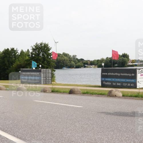 15.06.2025 - 27. Vierlanden-Triathlon H.Heesch http://msf.ph/oto/8000697 15.06.2025 10:27:57 Radfahren 49, 73, 533 meine-sportfotos.de