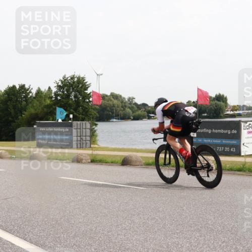 15.06.2025 - 27. Vierlanden-Triathlon H.Heesch http://msf.ph/oto/8000701 15.06.2025 10:27:57 Radfahren 49, 73, 533 meine-sportfotos.de