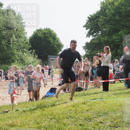15.06.2025 - 27. Vierlanden-Triathlon KatJ http://msf.ph/oto/8000703 15.06.2025 09:57:19 Schwimmen 263, 293, 296, 343 meine-sportfotos.de