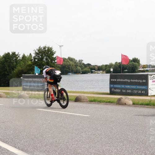 15.06.2025 - 27. Vierlanden-Triathlon H.Heesch http://msf.ph/oto/8000706 15.06.2025 10:27:57 Radfahren 49, 73, 533 meine-sportfotos.de