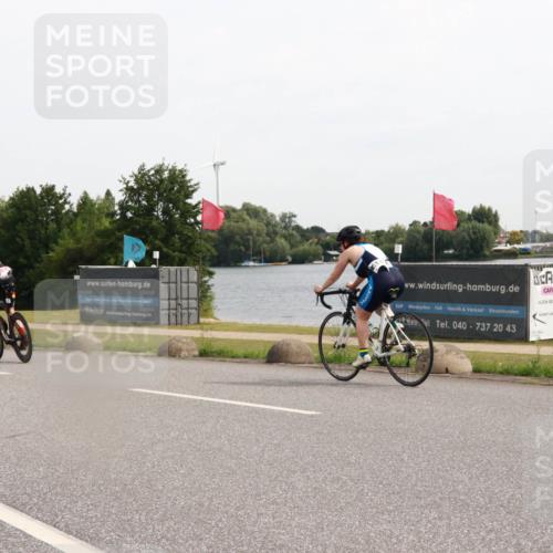 15.06.2025 - 27. Vierlanden-Triathlon H.Heesch http://msf.ph/oto/8000723 15.06.2025 10:27:58 Radfahren 73, 533 meine-sportfotos.de