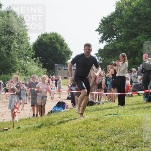 15.06.2025 - 27. Vierlanden-Triathlon KatJ http://msf.ph/oto/8000731 15.06.2025 09:57:19 Schwimmen 263, 293, 296, 343 meine-sportfotos.de