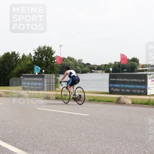 15.06.2025 - 27. Vierlanden-Triathlon H.Heesch http://msf.ph/oto/8000737 15.06.2025 10:27:58 Radfahren 73, 533 meine-sportfotos.de