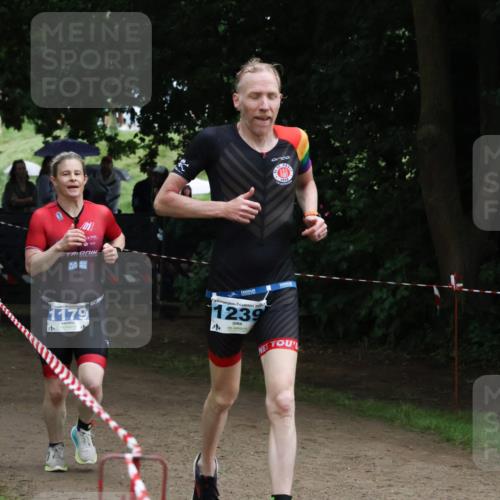 21.06.2025 - 27. Vierlanden-Triathlon Lena Gebhardt http://msf.ph/oto/8000742 15.06.2025 14:03:48 Laufen 1179, 202, 1239 meine-sportfotos.de
