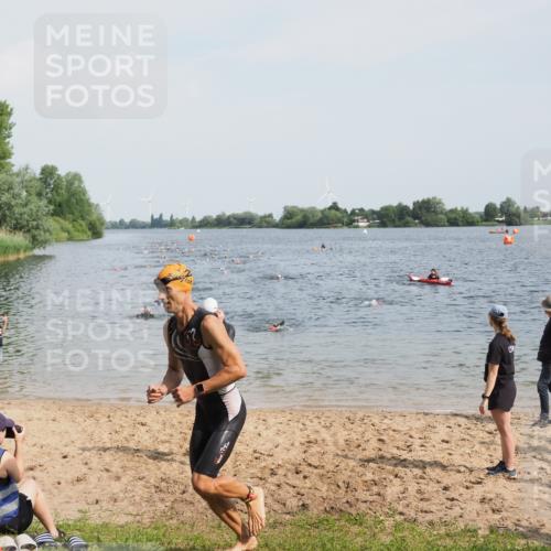 21.06.2025 - 27. Vierlanden-Triathlon MichiJ http://msf.ph/oto/8000752 15.06.2026 10:03:58 Schwimmen 415, 427, 436, 1398 meine-sportfotos.de