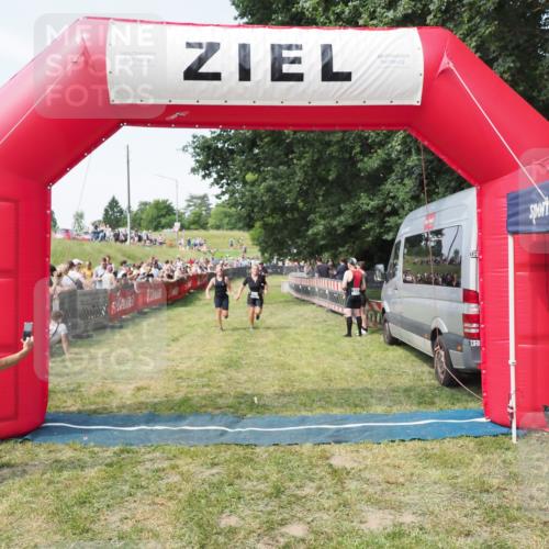 21.06.2025 - 27. Vierlanden-Triathlon MichiJ http://msf.ph/oto/8000753 15.06.2026 11:25:17 Ziel 545, 587 meine-sportfotos.de