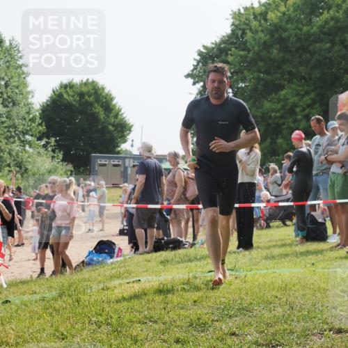 15.06.2025 - 27. Vierlanden-Triathlon KatJ http://msf.ph/oto/8000770 15.06.2025 09:57:20 Schwimmen 263, 293, 296, 343 meine-sportfotos.de