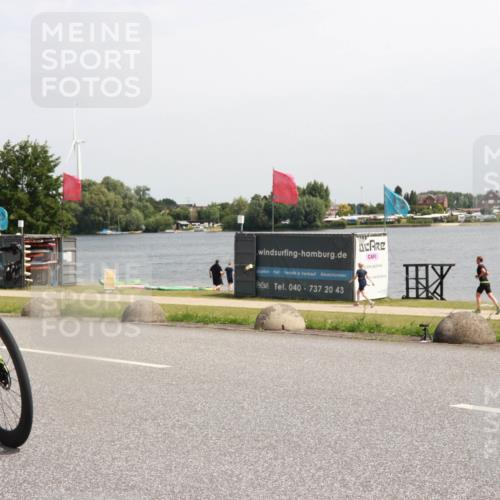 21.06.2025 - 27. Vierlanden-Triathlon H.Heesch http://msf.ph/oto/8000771 15.06.2025 11:42:45 Radfahren 697, 781, 862 meine-sportfotos.de