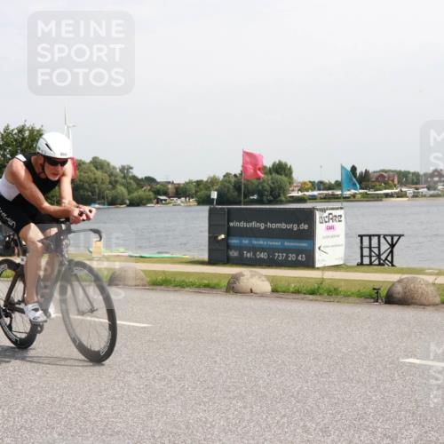 21.06.2025 - 27. Vierlanden-Triathlon H.Heesch http://msf.ph/oto/8000794 15.06.2025 11:42:54 Radfahren 217 meine-sportfotos.de