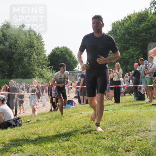 15.06.2025 - 27. Vierlanden-Triathlon KatJ http://msf.ph/oto/8000823 15.06.2025 09:57:21 Schwimmen 263, 293, 296, 343 meine-sportfotos.de