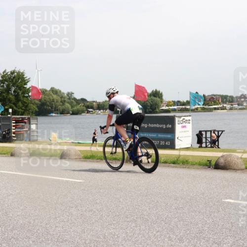 21.06.2025 - 27. Vierlanden-Triathlon H.Heesch http://msf.ph/oto/8000826 15.06.2025 11:43:01 Radfahren 642 meine-sportfotos.de