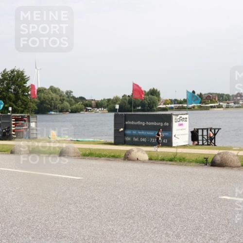 21.06.2025 - 27. Vierlanden-Triathlon H.Heesch http://msf.ph/oto/8000828 15.06.2025 11:43:04 Radfahren 642, 688, 817 meine-sportfotos.de