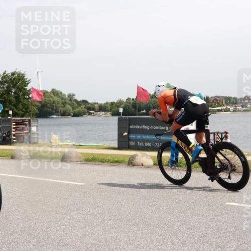 21.06.2025 - 27. Vierlanden-Triathlon H.Heesch http://msf.ph/oto/8000838 15.06.2025 11:43:08 Radfahren 688, 817, 854 meine-sportfotos.de