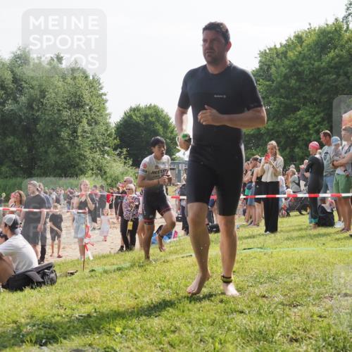 15.06.2025 - 27. Vierlanden-Triathlon KatJ http://msf.ph/oto/8000841 15.06.2025 09:57:22 Schwimmen 263, 293, 296, 343 meine-sportfotos.de