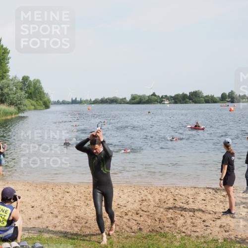 21.06.2025 - 27. Vierlanden-Triathlon MichiJ http://msf.ph/oto/8000858 15.06.2026 10:03:59 Schwimmen 415, 427, 1398 meine-sportfotos.de