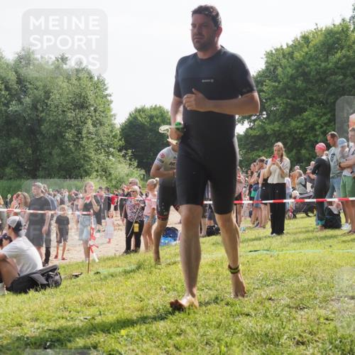 15.06.2025 - 27. Vierlanden-Triathlon KatJ http://msf.ph/oto/8000861 15.06.2025 09:57:22 Schwimmen 263, 293, 296, 343 meine-sportfotos.de