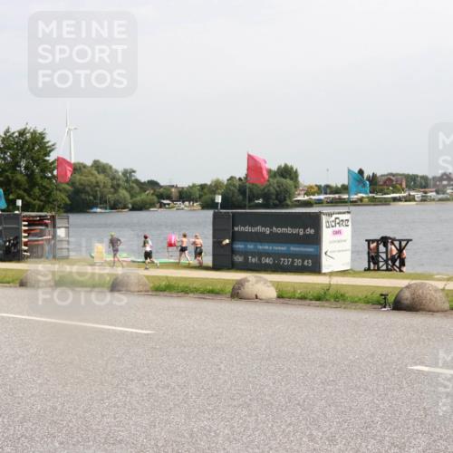 21.06.2025 - 27. Vierlanden-Triathlon H.Heesch http://msf.ph/oto/8000870 15.06.2025 11:43:13 Radfahren 681, 853, 854 meine-sportfotos.de