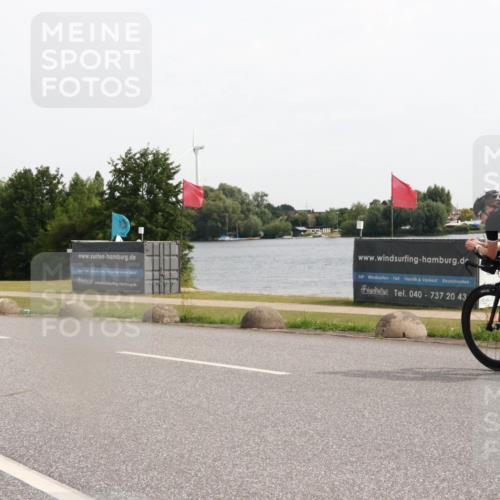 15.06.2025 - 27. Vierlanden-Triathlon H.Heesch http://msf.ph/oto/8000882 15.06.2025 10:28:01 Radfahren 73, 217, 485, 533 meine-sportfotos.de