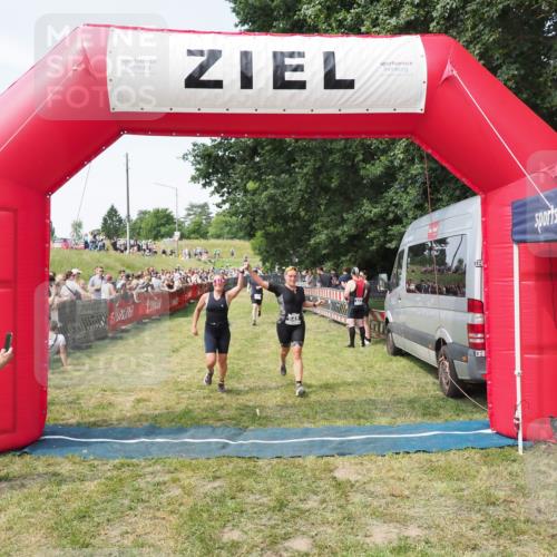 21.06.2025 - 27. Vierlanden-Triathlon MichiJ http://msf.ph/oto/8000893 15.06.2026 11:25:18 Ziel 325, 545, 587 meine-sportfotos.de