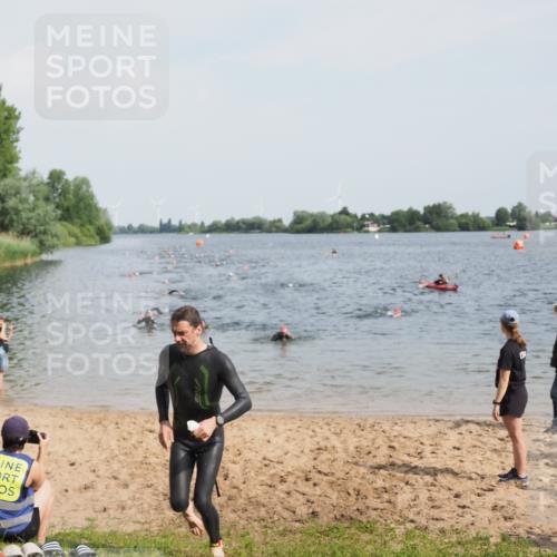 21.06.2025 - 27. Vierlanden-Triathlon MichiJ http://msf.ph/oto/8000915 15.06.2026 10:04:00 Schwimmen 415, 427, 1398 meine-sportfotos.de