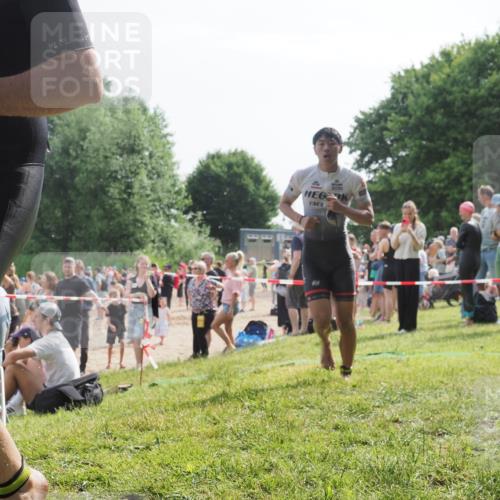 15.06.2025 - 27. Vierlanden-Triathlon KatJ http://msf.ph/oto/8000917 15.06.2025 09:57:23 Schwimmen 263, 293, 296, 343 meine-sportfotos.de