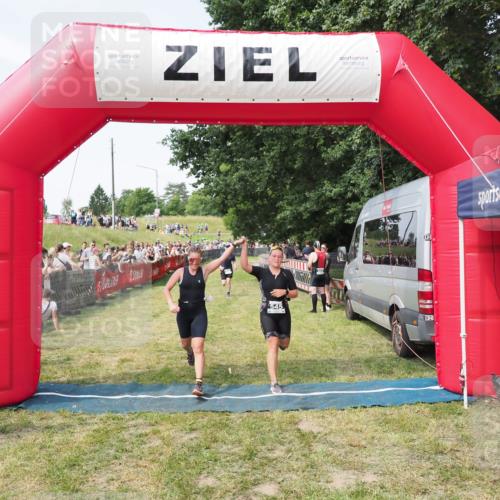 21.06.2025 - 27. Vierlanden-Triathlon MichiJ http://msf.ph/oto/8000946 15.06.2026 11:25:19 Ziel 325, 545, 587 meine-sportfotos.de