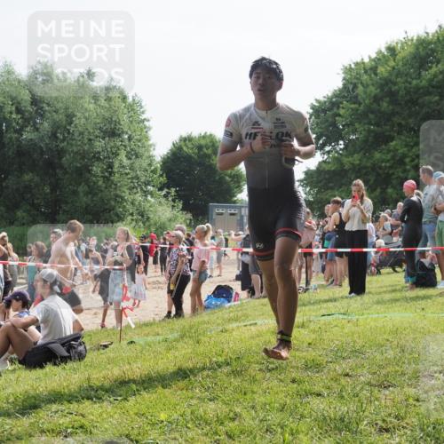 15.06.2025 - 27. Vierlanden-Triathlon KatJ http://msf.ph/oto/8000968 15.06.2025 09:57:23 Schwimmen 263, 293, 296, 343 meine-sportfotos.de