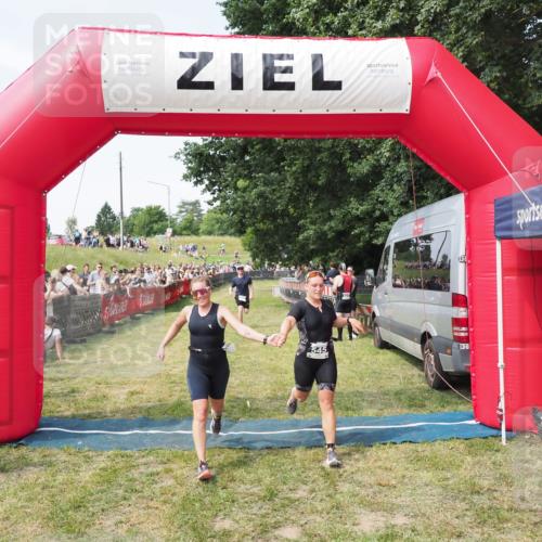 21.06.2025 - 27. Vierlanden-Triathlon MichiJ http://msf.ph/oto/8000980 15.06.2026 11:25:19 Ziel 325, 545, 587 meine-sportfotos.de