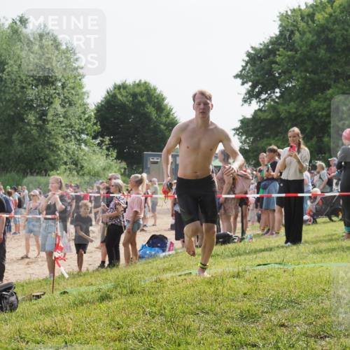 15.06.2025 - 27. Vierlanden-Triathlon KatJ http://msf.ph/oto/8000998 15.06.2025 09:57:25 Schwimmen 293, 296, 324, 343 meine-sportfotos.de