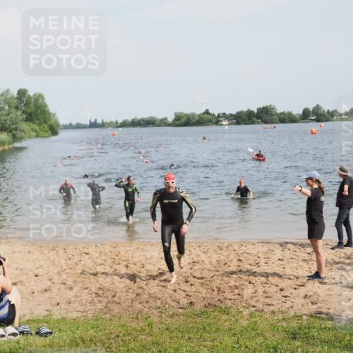 21.06.2025 - 27. Vierlanden-Triathlon MichiJ http://msf.ph/oto/8001011 15.06.2026 10:04:11 Schwimmen 411, 416, 453, 464 meine-sportfotos.de