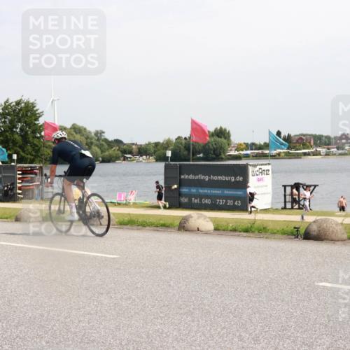 21.06.2025 - 27. Vierlanden-Triathlon H.Heesch http://msf.ph/oto/8001020 15.06.2025 11:43:31 Radfahren 686, 727, 844 meine-sportfotos.de