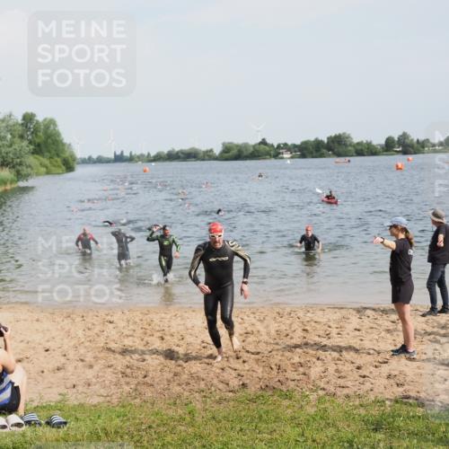 21.06.2025 - 27. Vierlanden-Triathlon MichiJ http://msf.ph/oto/8001028 15.06.2026 10:04:11 Schwimmen 411, 416, 453, 464 meine-sportfotos.de