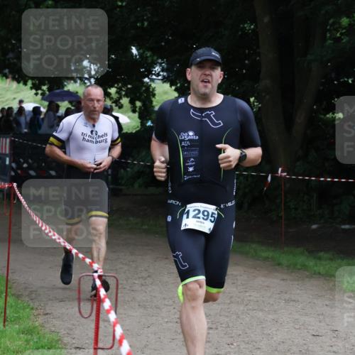 21.06.2025 - 27. Vierlanden-Triathlon Lena Gebhardt http://msf.ph/oto/8001069 15.06.2025 14:04:40 Laufen 2, 1295, 84 meine-sportfotos.de
