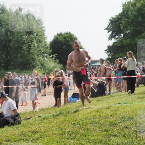 15.06.2025 - 27. Vierlanden-Triathlon KatJ http://msf.ph/oto/8001070 15.06.2025 09:57:30 Schwimmen 293, 309, 324, 343 meine-sportfotos.de