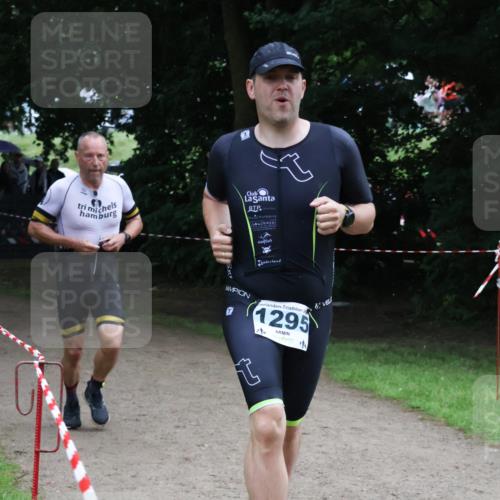 21.06.2025 - 27. Vierlanden-Triathlon Lena Gebhardt http://msf.ph/oto/8001089 15.06.2025 14:04:40 Laufen 1295 meine-sportfotos.de