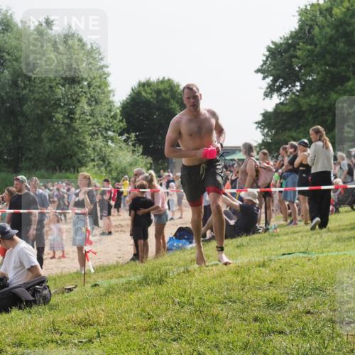 15.06.2025 - 27. Vierlanden-Triathlon KatJ http://msf.ph/oto/8001092 15.06.2025 09:57:31 Schwimmen 293, 309, 324, 343 meine-sportfotos.de