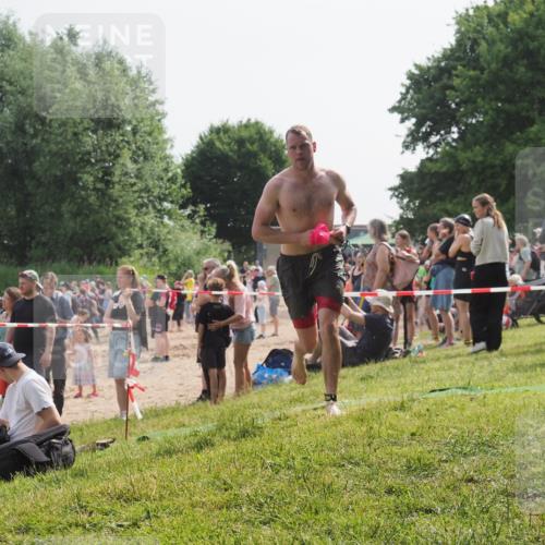 15.06.2025 - 27. Vierlanden-Triathlon KatJ http://msf.ph/oto/8001105 15.06.2025 09:57:31 Schwimmen 293, 309, 324, 343 meine-sportfotos.de