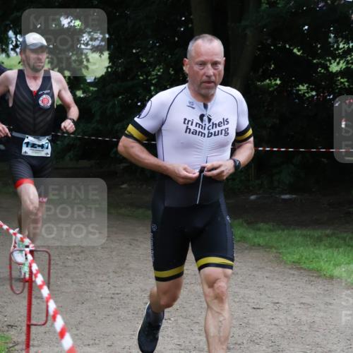 21.06.2025 - 27. Vierlanden-Triathlon Lena Gebhardt http://msf.ph/oto/8001120 15.06.2025 14:04:41 Laufen  meine-sportfotos.de