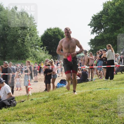 15.06.2025 - 27. Vierlanden-Triathlon KatJ http://msf.ph/oto/8001121 15.06.2025 09:57:31 Schwimmen 293, 309, 324, 343 meine-sportfotos.de