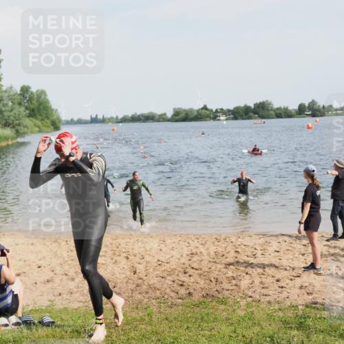 21.06.2025 - 27. Vierlanden-Triathlon MichiJ http://msf.ph/oto/8001124 15.06.2026 10:04:13 Schwimmen 411, 416, 453, 464 meine-sportfotos.de
