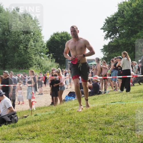 15.06.2025 - 27. Vierlanden-Triathlon KatJ http://msf.ph/oto/8001132 15.06.2025 09:57:31 Schwimmen 293, 309, 324, 343 meine-sportfotos.de